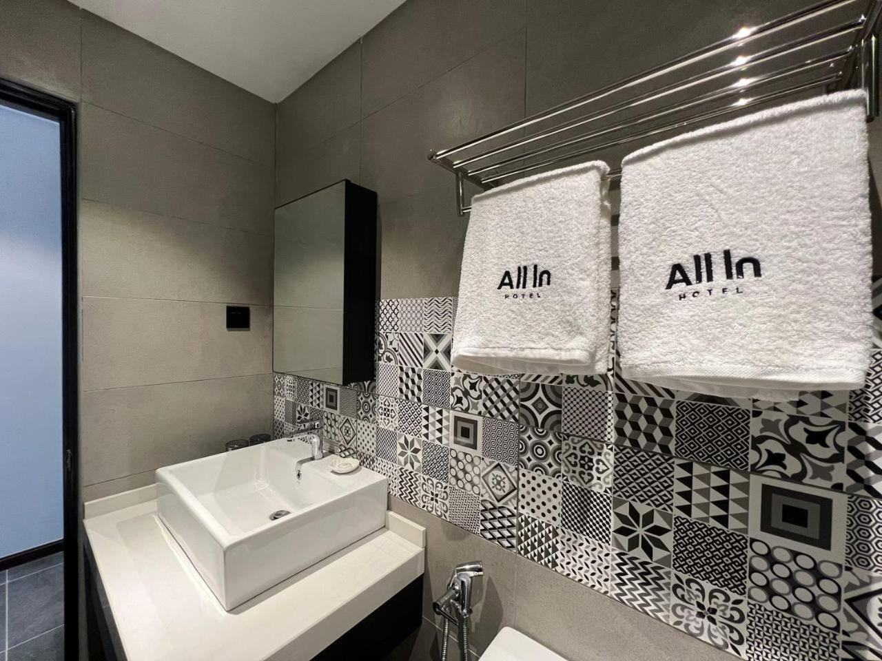 All In Hotel Kangar Kültér fotó
